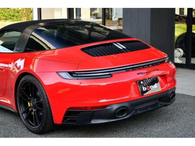 911