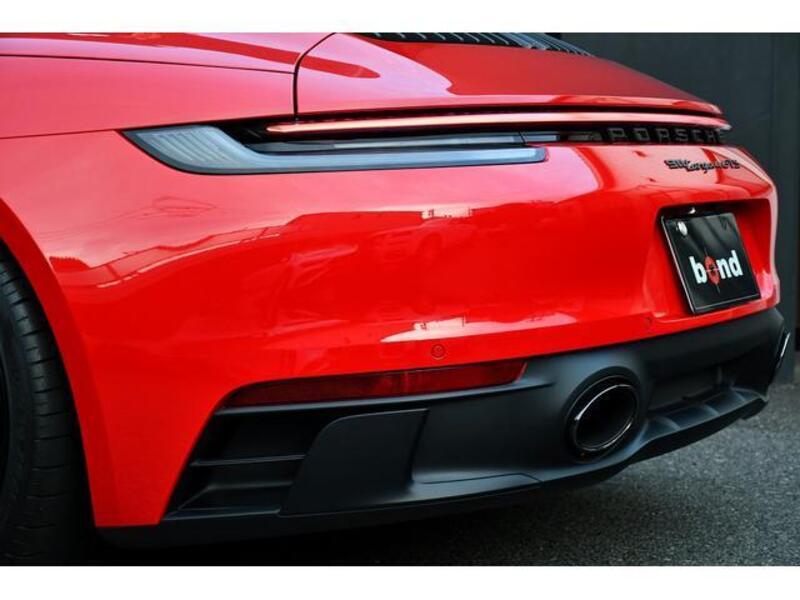 911
