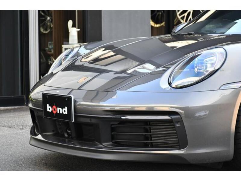 911