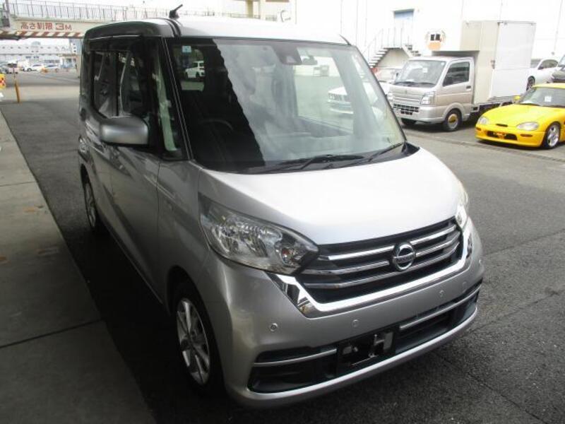 NISSAN DAYZ ROOX