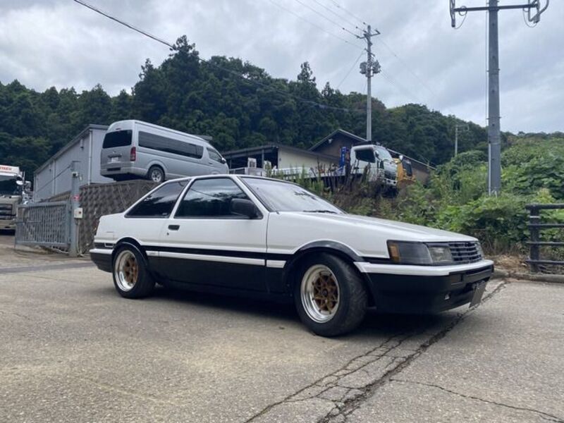 COROLLA LEVIN