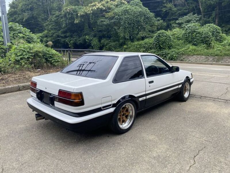 COROLLA LEVIN