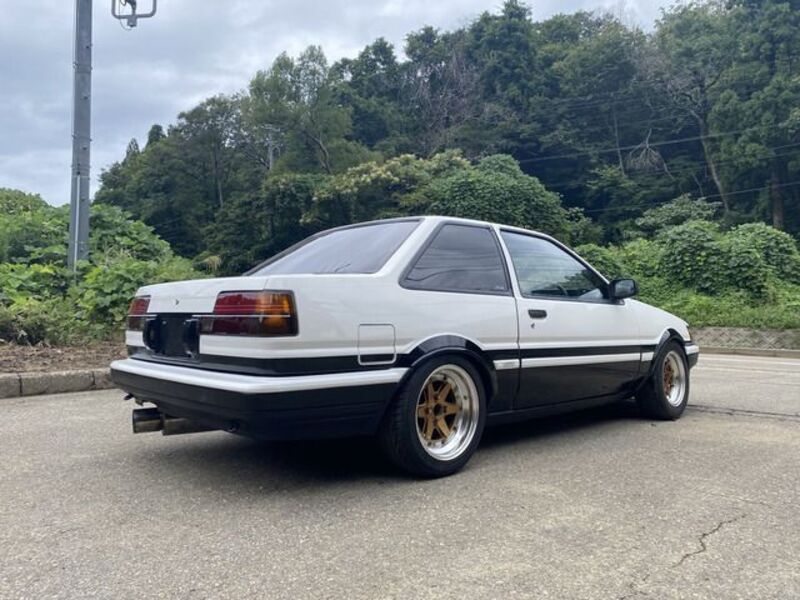 COROLLA LEVIN