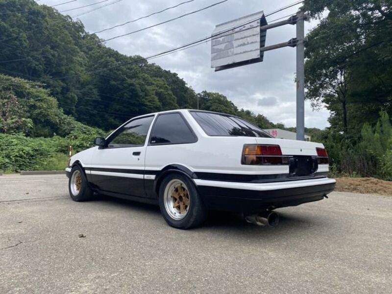 COROLLA LEVIN