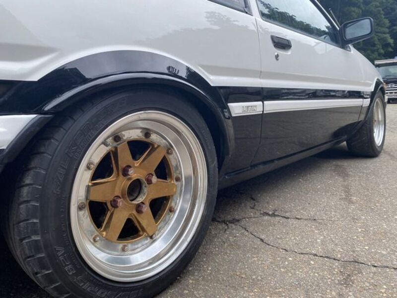 COROLLA LEVIN