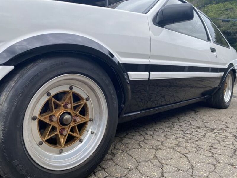COROLLA LEVIN