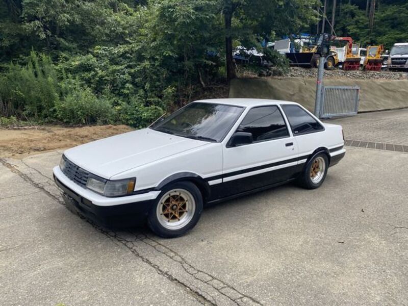 COROLLA LEVIN