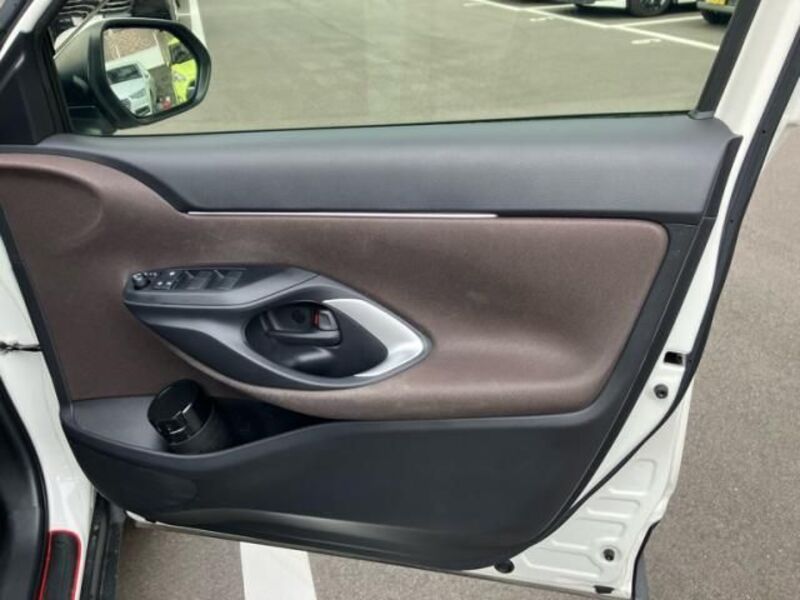 YARIS CROSS