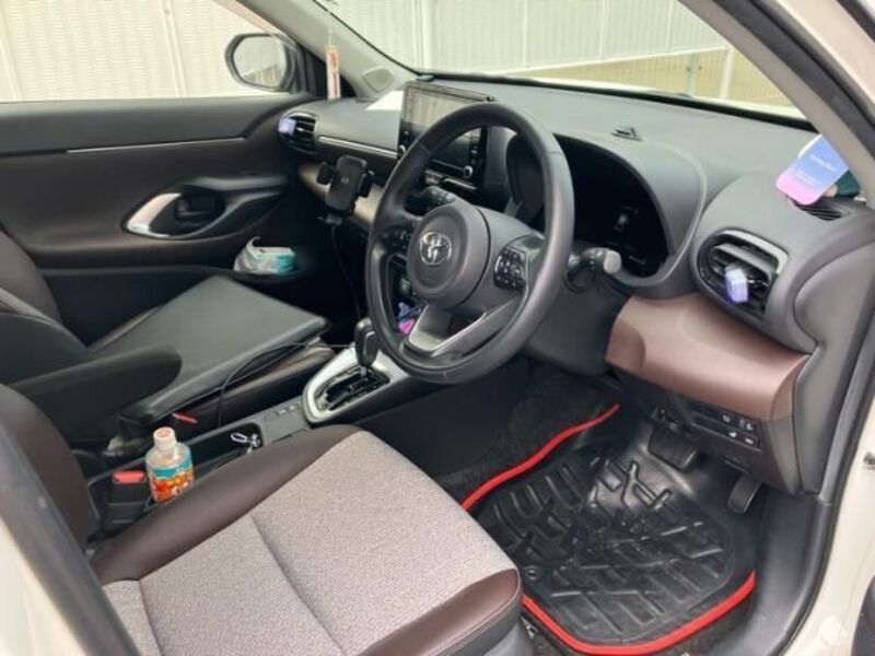 YARIS CROSS