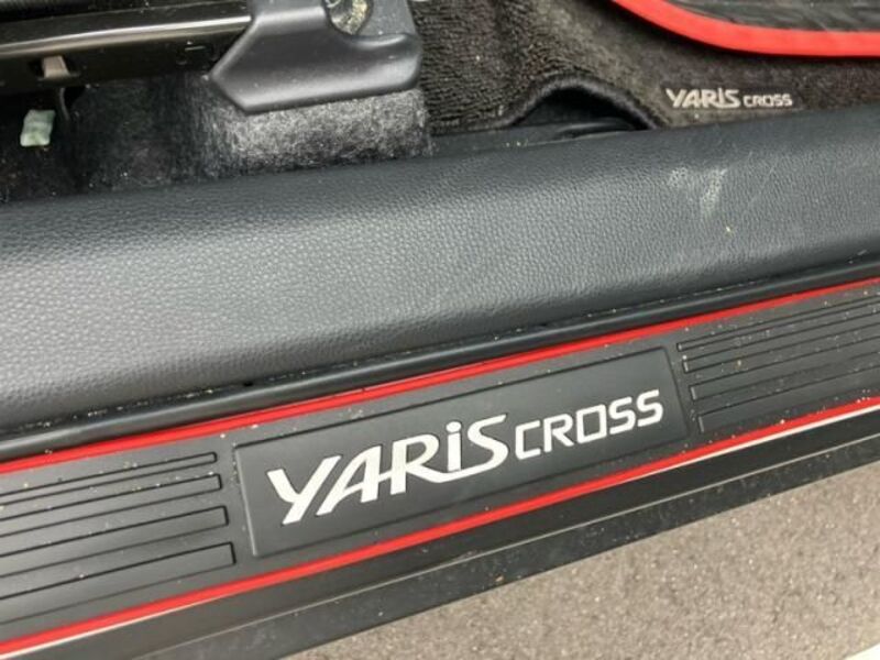 YARIS CROSS