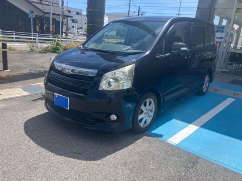 TOYOTA NOAH