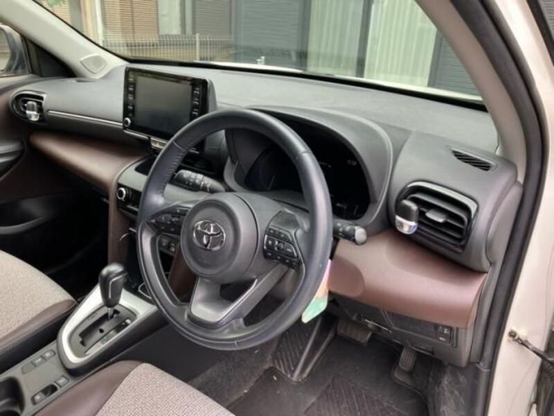 YARIS CROSS
