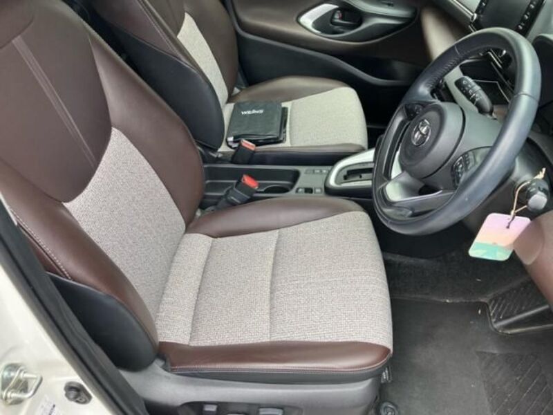 YARIS CROSS