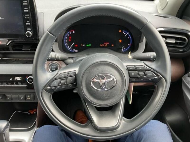 YARIS CROSS