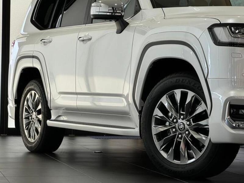 LAND CRUISER
