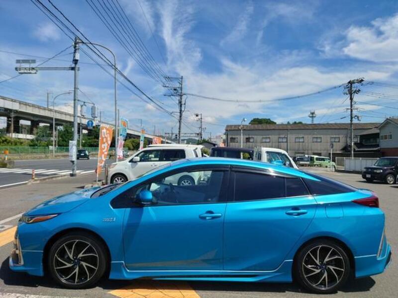 PRIUS PHV