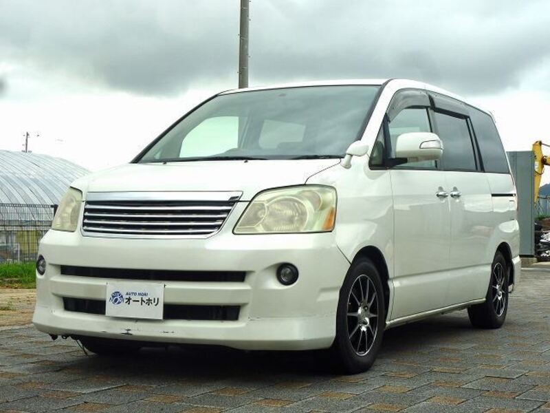 TOYOTA NOAH