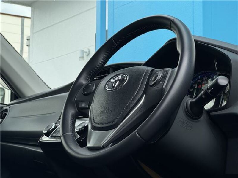 COROLLA AXIO