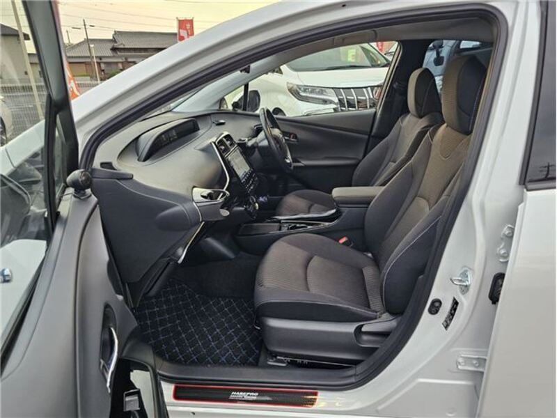 PRIUS PHV