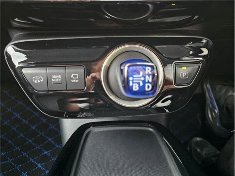 PRIUS PHV