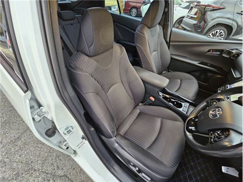PRIUS PHV