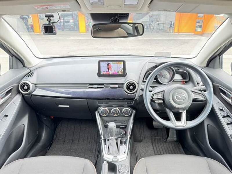 MAZDA2