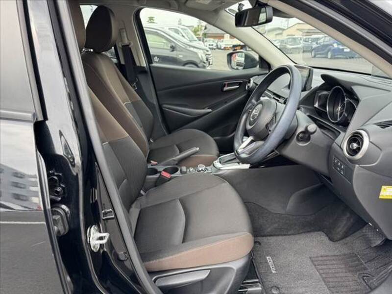 MAZDA2