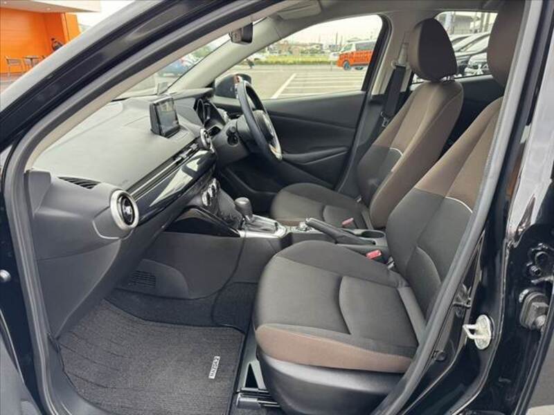 MAZDA2