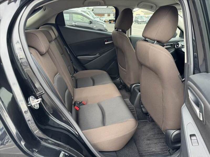MAZDA2