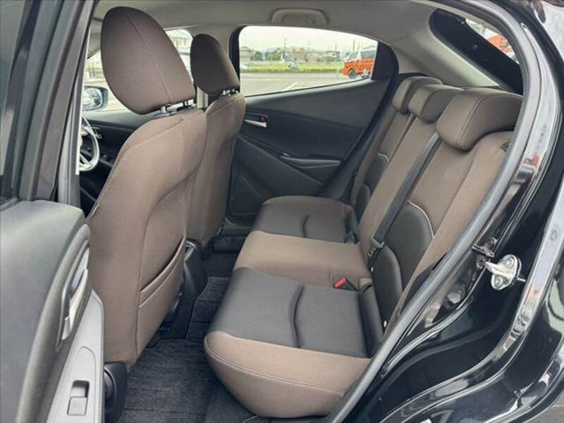 MAZDA2