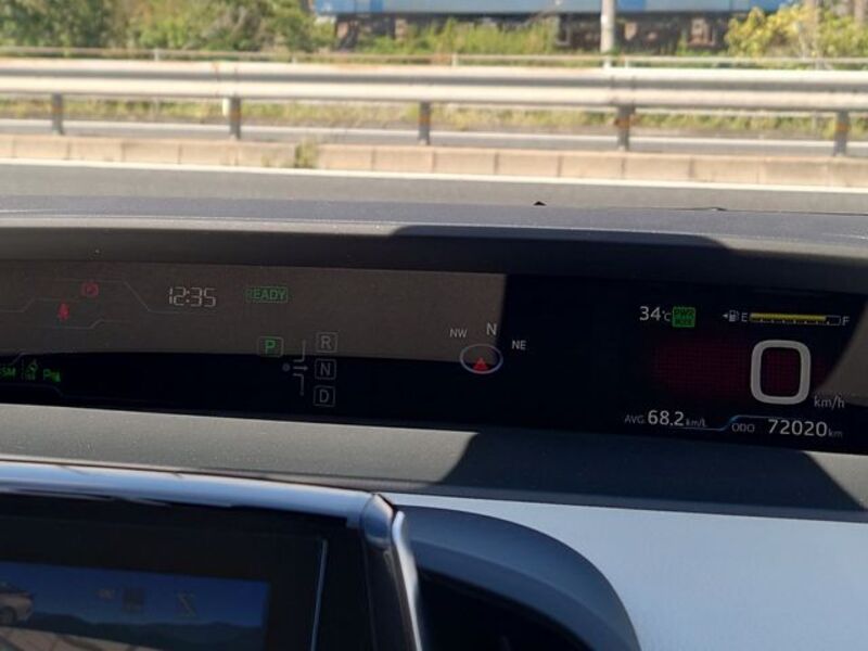 PRIUS PHV