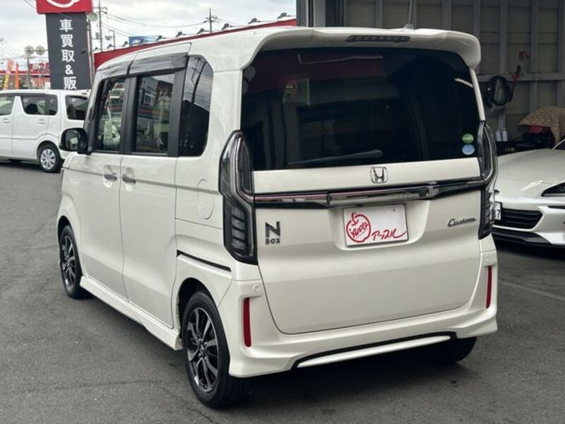 N BOX CUSTOM