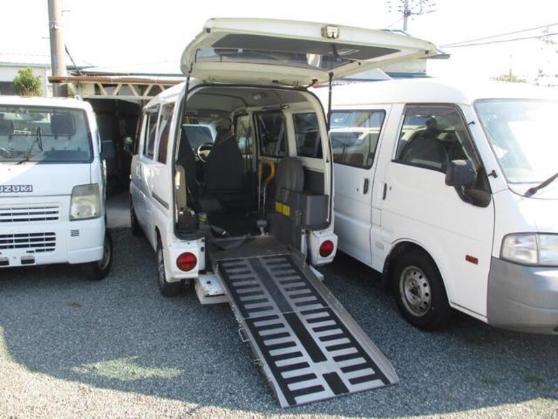 NISSAN CLIPPER VAN