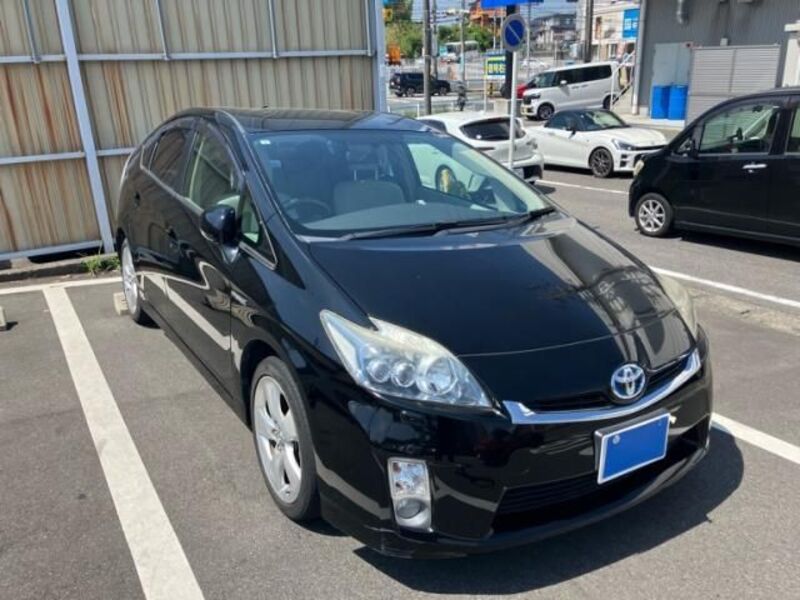 TOYOTA PRIUS
