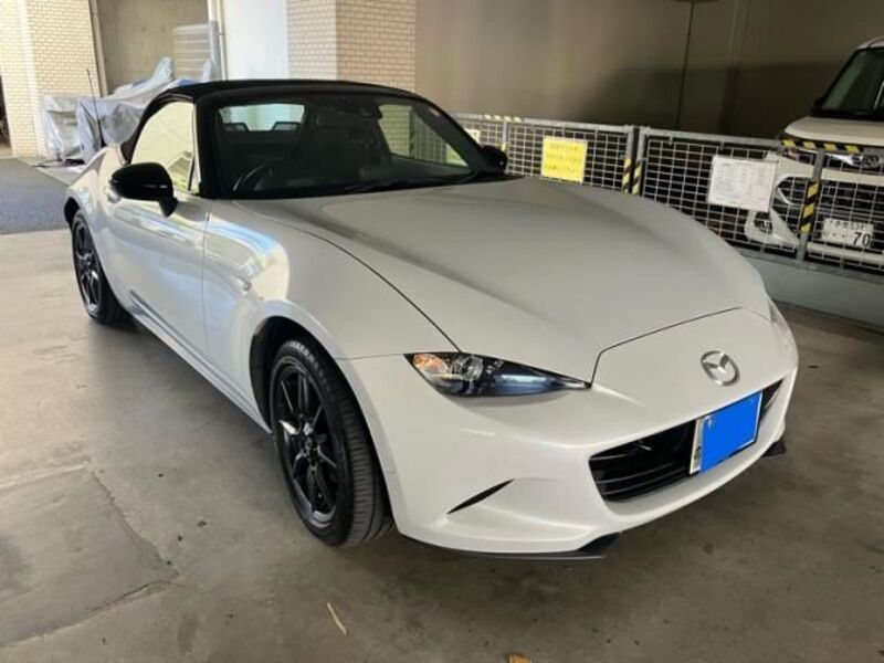 ROADSTER-0