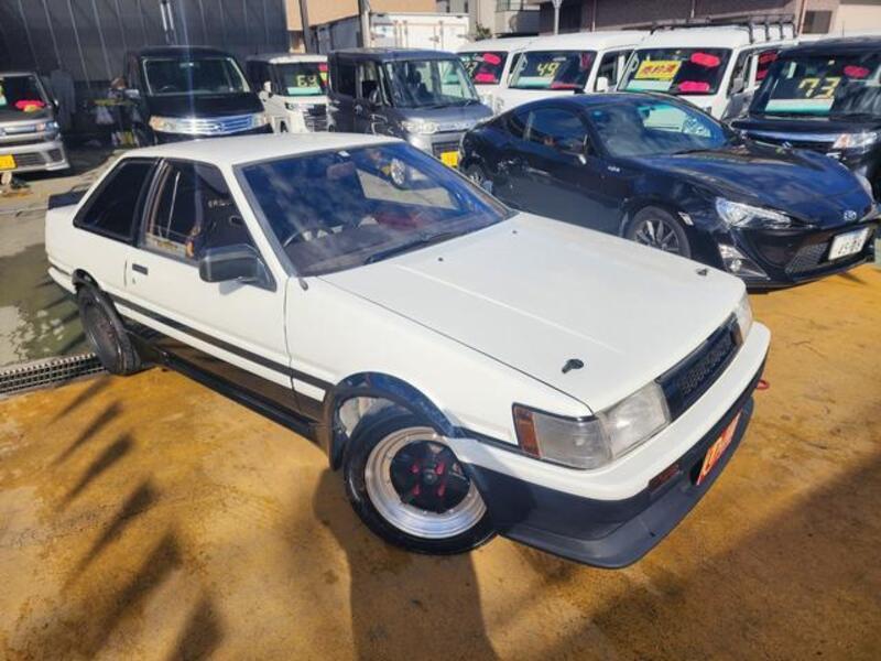 COROLLA LEVIN