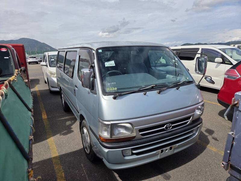 TOYOTA HIACE VAN