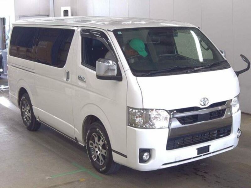 TOYOTA HIACE