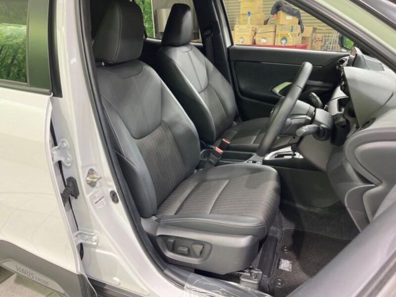 YARIS CROSS