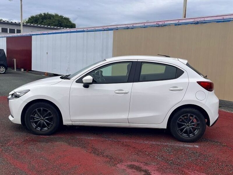 MAZDA2