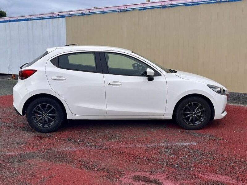 MAZDA2