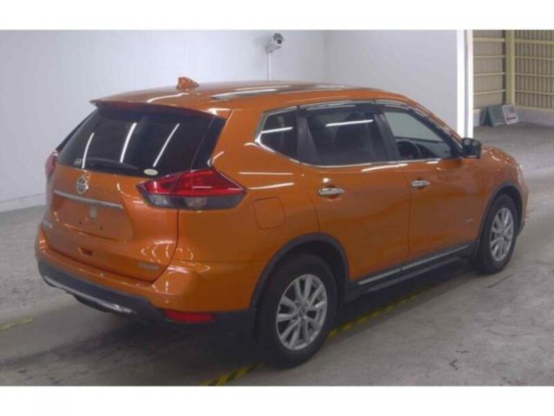 X-TRAIL