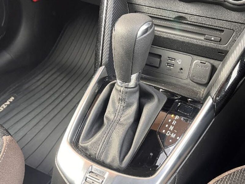 MAZDA2