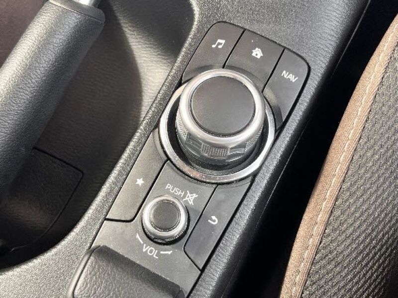 MAZDA2
