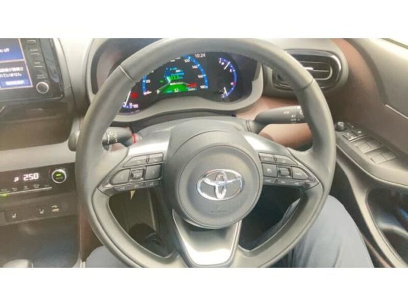 YARIS CROSS