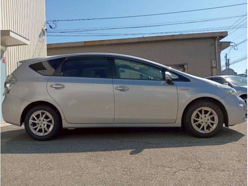PRIUS ALPHA