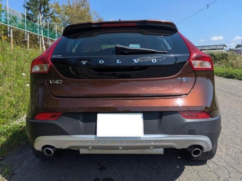 V40