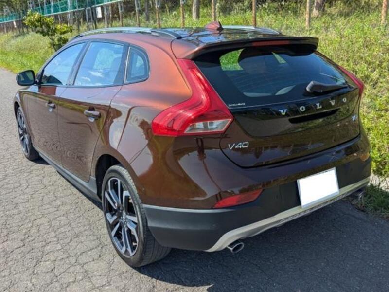 V40