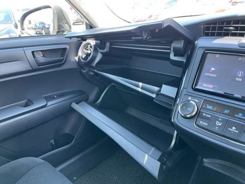 COROLLA AXIO