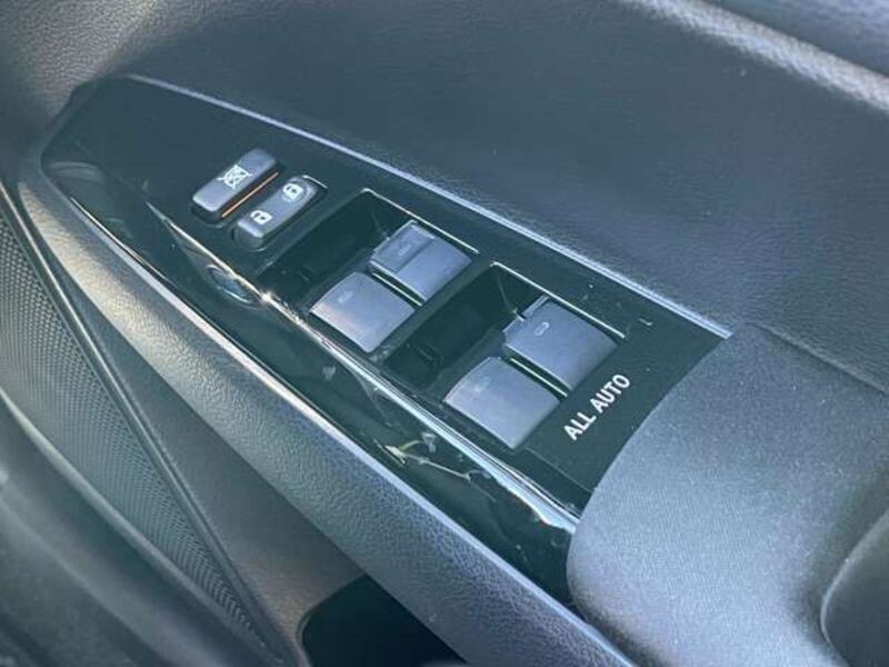 COROLLA AXIO